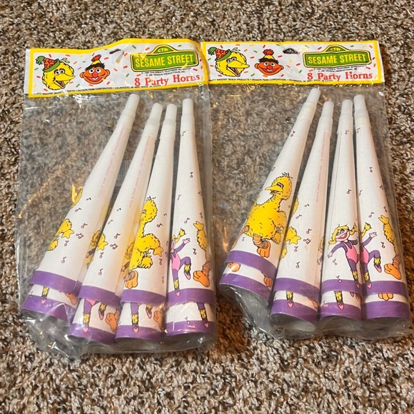 Sesame Street Party Horns‎ Vintage 1990s Birthday Party Favors Kids 16 Horns - Picture 1 of 3